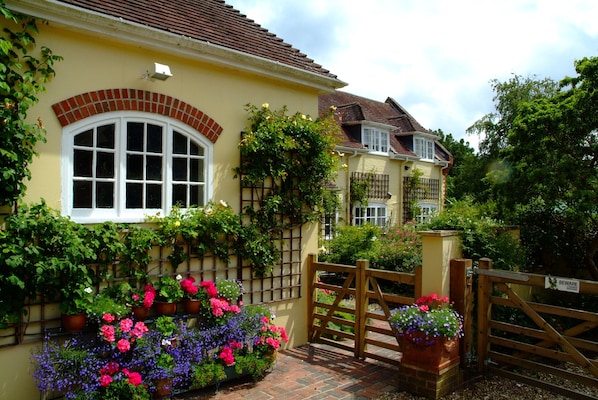 Main entrance to the cottage 