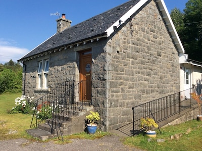 Old Schoolhouse With Stunning Loch And Mountain Views