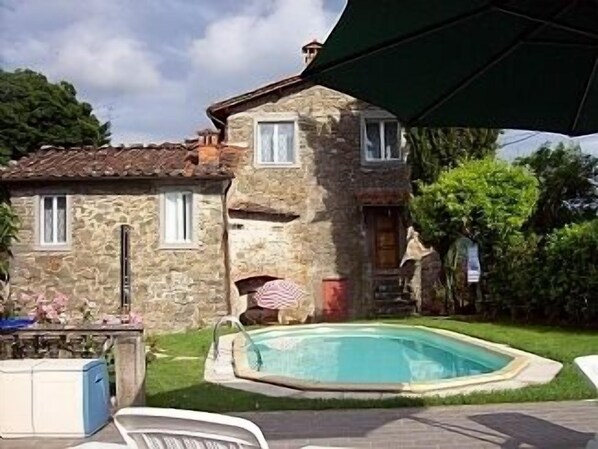 Side of the house towards Apuan Alps