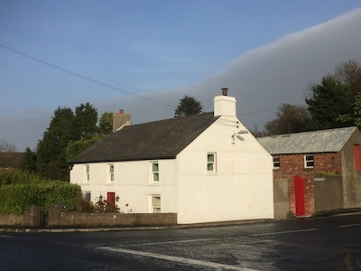 Corner Cottage 1 mile from Ballygally and Antrim Coast Rd
