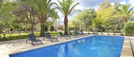 Lovely big pool with plenty of sun loungers and your choice of sun or shade