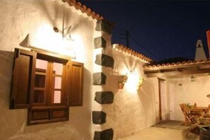 Patio El Brezo