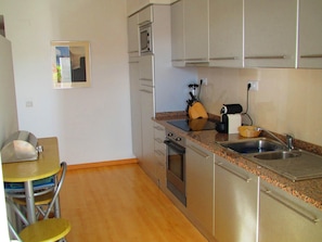 Fully fitted kitchen