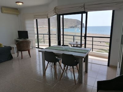 Sea Breeze Apartment direkt am Strand mit einer spektakulären Aussicht