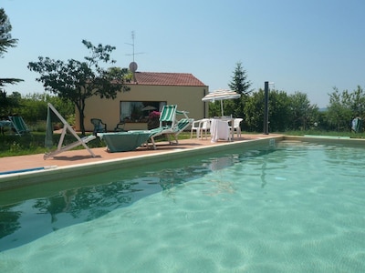 Pritty indipendent villa with large private garden near the main historical centers