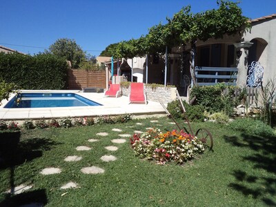 House with private pool near Avignon