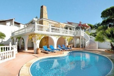  #Luxury 4 bed  detached villa with pool & private garden