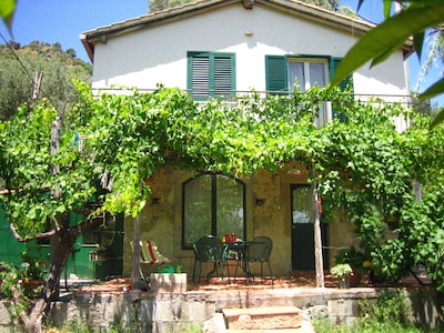Very lovely cottage in the beautiful valley of 'San Cataldo'. Private, with pool