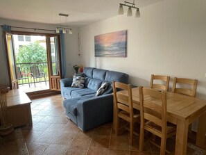 Large Lounge & Dining Area with Air Conditioning