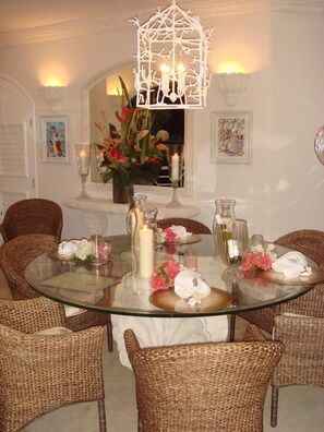 Windward dining
