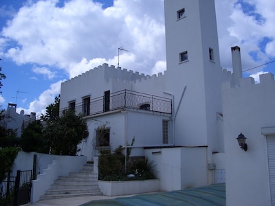 La Tour Prends Garde: propiedad de carácter grande con casa de huéspedes y piscina