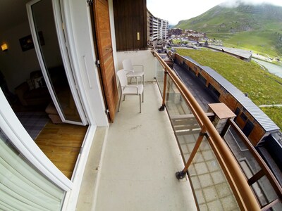 Central 6 Person 47m2 Apartment. Amazing South Facing Balcony. 150m To Ski Lifts