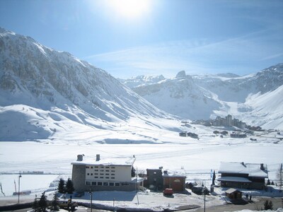 Central 6 Person 47m2 Apartment. Amazing South Facing Balcony. 150m To Ski Lifts