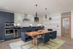 Kitchen/Dining