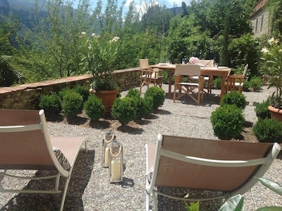 17th C Tuscan Villa With Mountain Views
