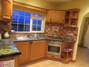 Kitchen/ Dining