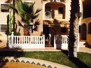 Winter sun on the terrace all day lovely place for lunch. 