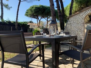 Outdoor dining