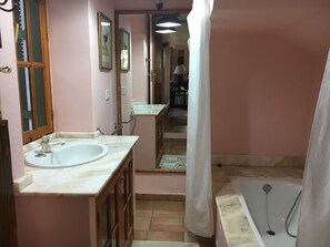 BAÑO DE HABITACION PRINCIPAL