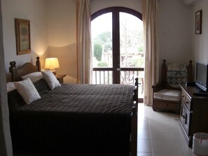 Main bedroom with terrace and ensuite