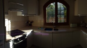 New well equipped kitchen, with wide angled lens