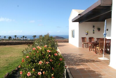 Villa with Large Heated Saltwater Pool, Magnificent Sea View, Brit./Norw./Sp.TV