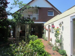 Ansicht FeWo hinterseite
Aanblik vakantiewoning achterkant