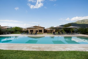 Pool and Can Lupal