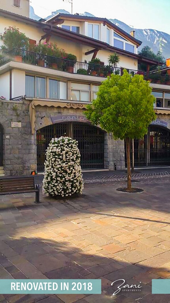 Zani Apartments