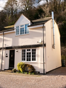 Picturesque Cottage In Symonds Yat - Dogs stay free + no charge for fire wood!