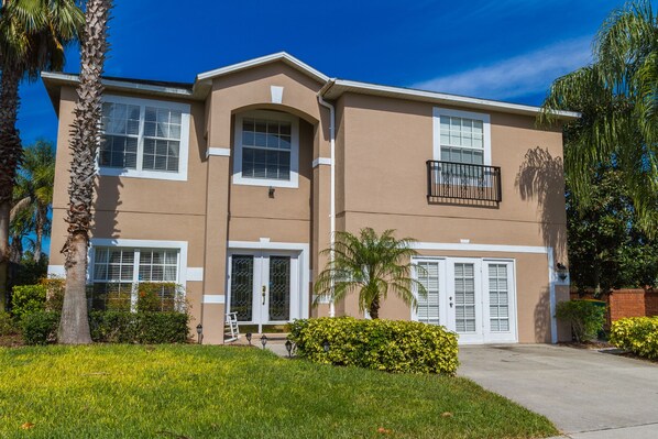 highest standards in Villa luxury 5 bed excutive Villa, no villas behind us 