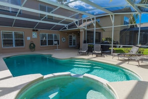private pool & jacuzzi