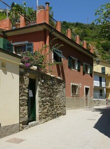 La nave en Vernazza, perladelle 5 tierras