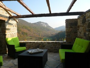 Pergola (adjacent to outdoor kitchen)