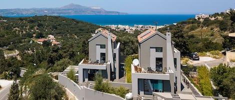 Renting the 2 villas together will offer our guests two independent buildings!