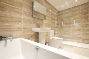 Downstairs en-suite bathroom