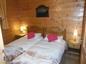 Twin bedroom