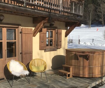 Lovely Stylish Chalet, Stunning Views of Mont Blanc, Nordic Bain, Near to Skiing