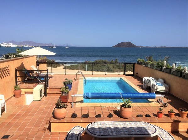 View from lounge to terrace and beach