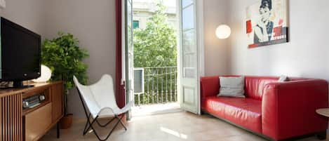 living-room-balcony-bright-quiet-sant-antoni-eixample-barcelona