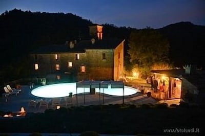 Luxus-Kloster aus dem 12. Jh. mit Swimmingpool, W-LAN und tollem Blick