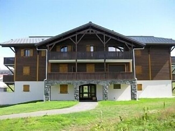 Apartment Building - Les Betex