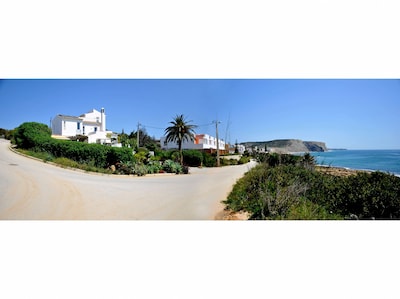 Waterfront Villa independiente con ininterrumpido de 180 ° vistas al mar
