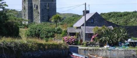 Dunmanus castle and the cottage