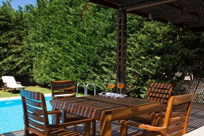 Breakfast time in the pergola