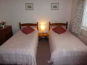 Twin bedroom