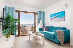 APPARTEMENT EN PREMIÈRE LIGNE DE MER, AVEC PISCINE