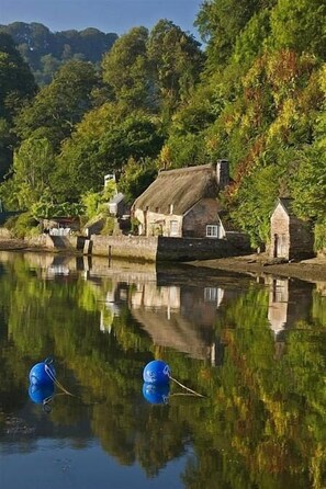 Smugglers, a perfect riverside setting