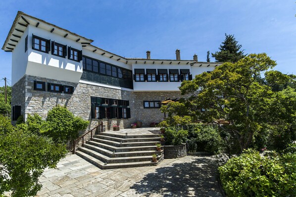 Beautiful restored mansion a unique property in Pelion!