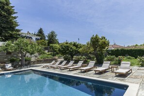 Enjoy the fresh water from our awarded eco-pool! 